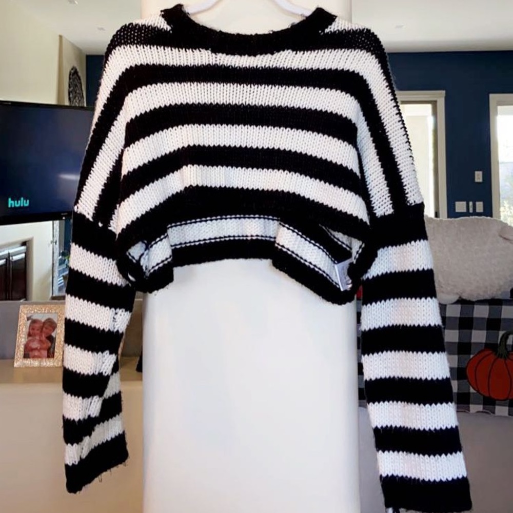 SOLD Adika Laughlin Cropped Sweater